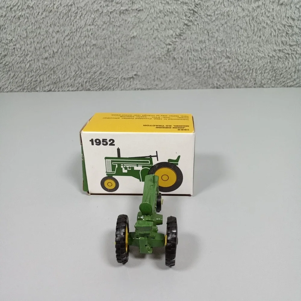 John Deere 1952 Model 60 Tractor Die-Cast‎ Miniature Collectible  Original Box